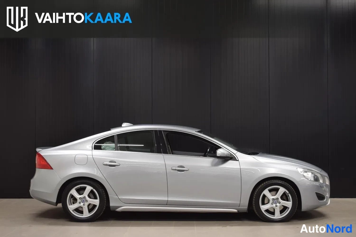Harmaa Volvo S60 2013, ulkokuva 5 – Raisio