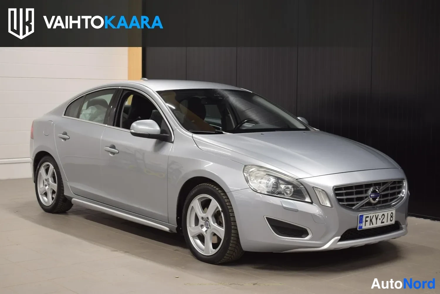 Harmaa Volvo S60 2013, ulkokuva 6 – Raisio