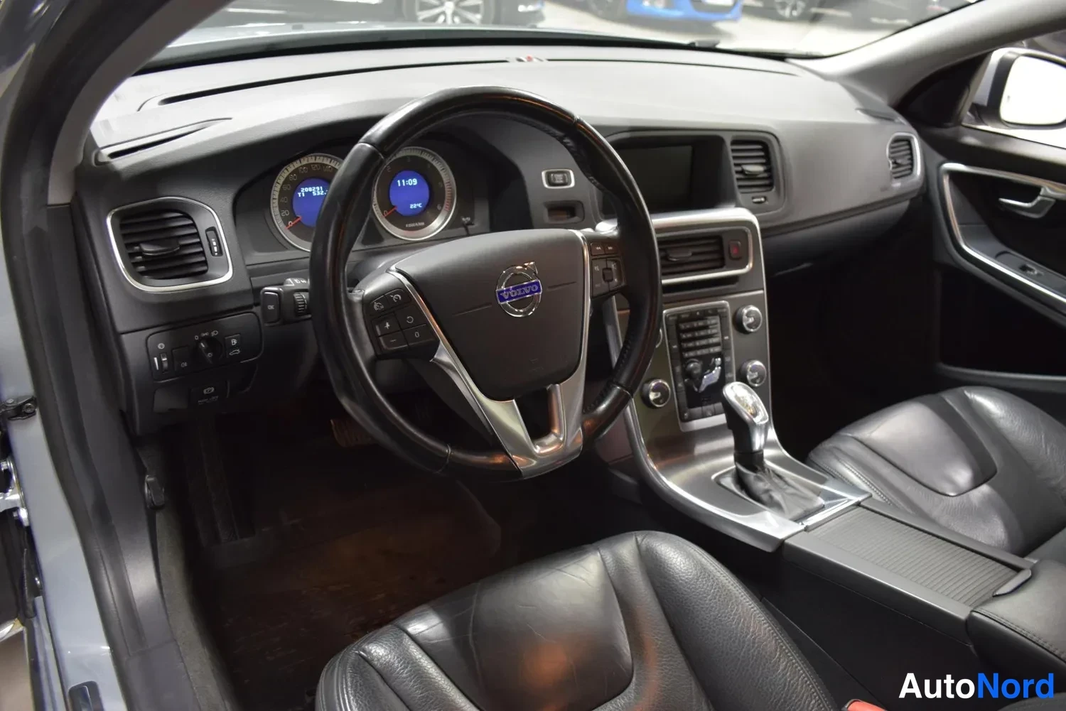 Harmaa Volvo S60 2013, ulkokuva 8 – Raisio