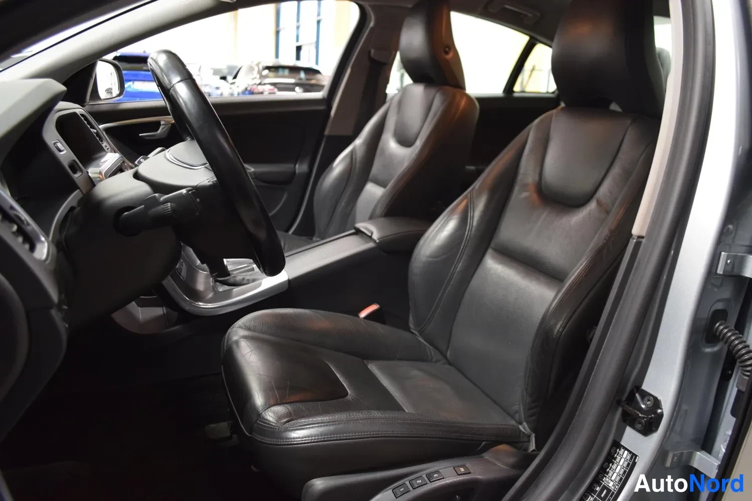 Harmaa Volvo S60 2013, ulkokuva 9 – Raisio
