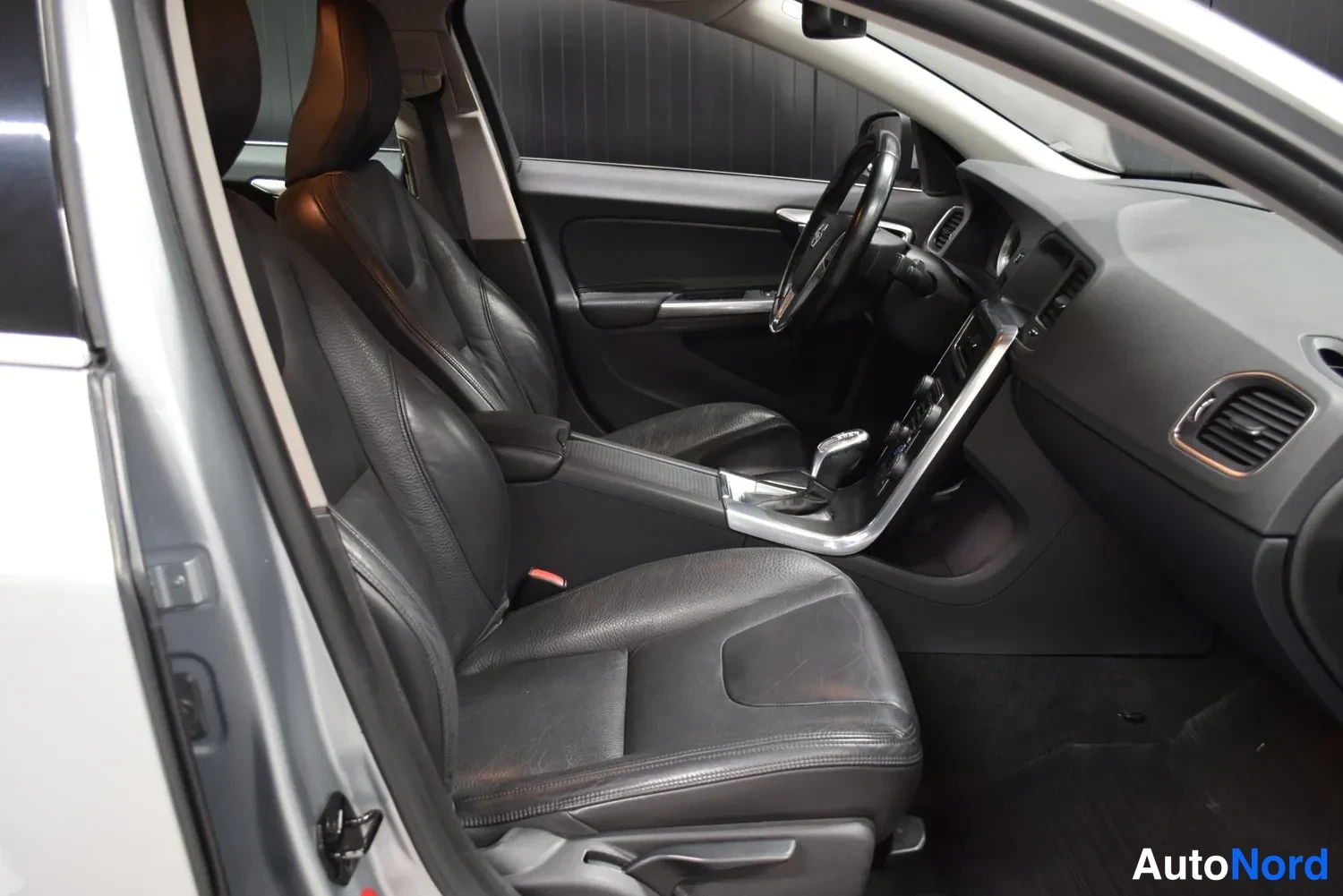 Harmaa Volvo S60 2013, ulkokuva 10 – Raisio