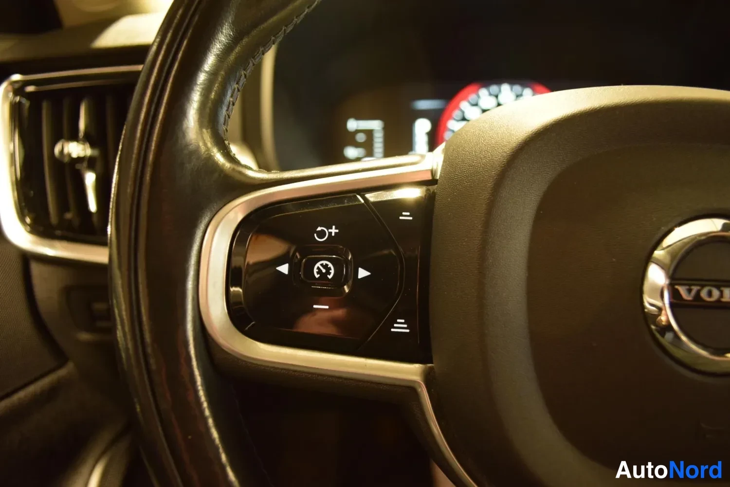Sininen Volvo S90 2017, ulkokuva 15 – Raisio