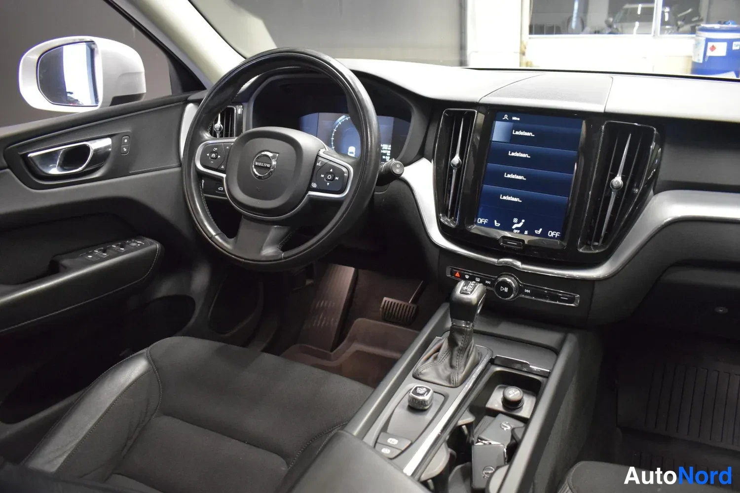 Harmaa Volvo XC60 2018, ulkokuva 11 – Raisio