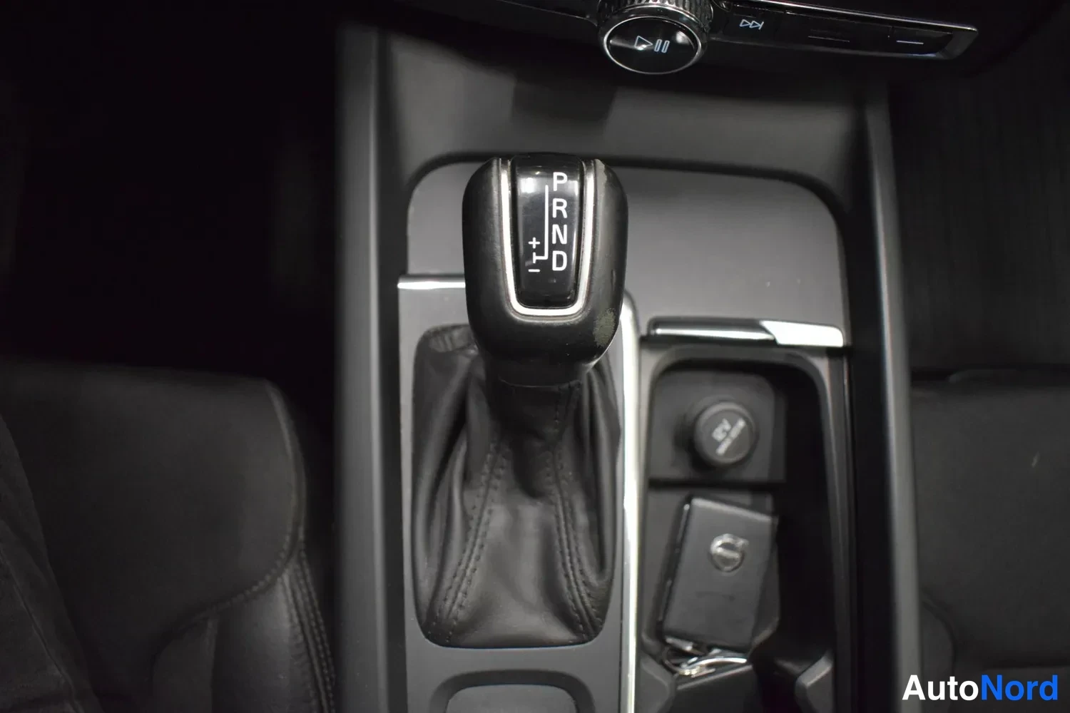 Harmaa Volvo XC60 2018, ulkokuva 12 – Raisio