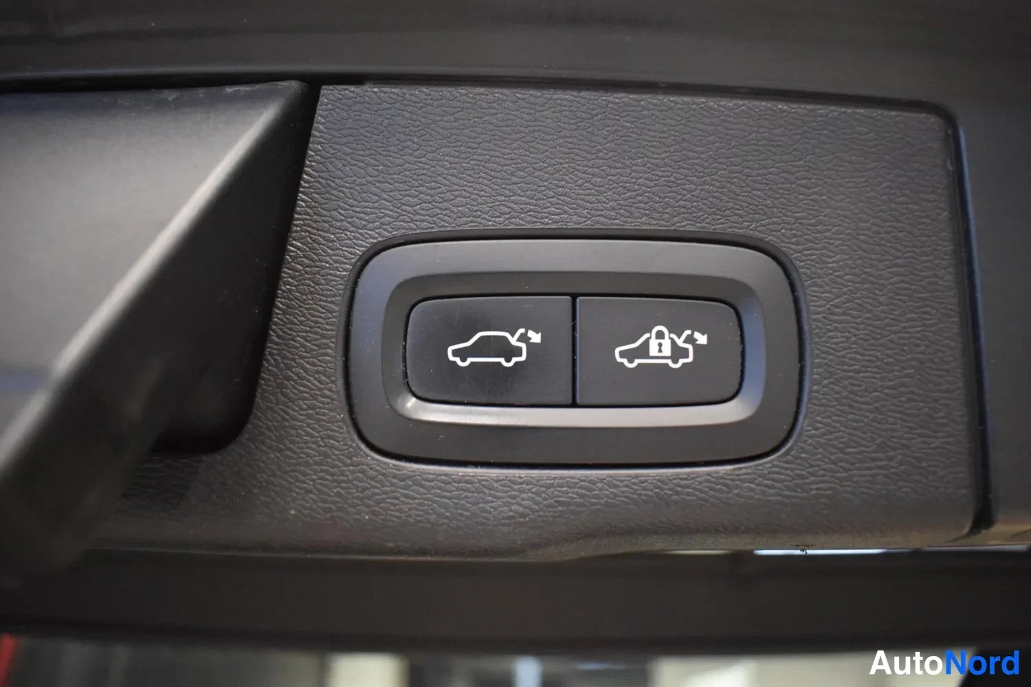 Harmaa Volvo XC60 2018, ulkokuva 20 – Raisio