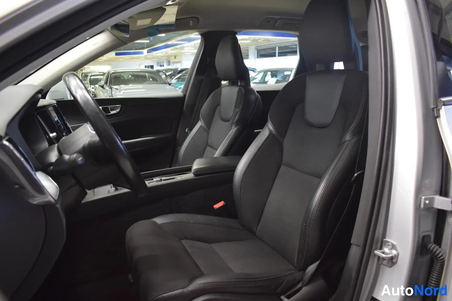 Harmaa Volvo XC60 2018, ulkokuva 9 – Raisio
