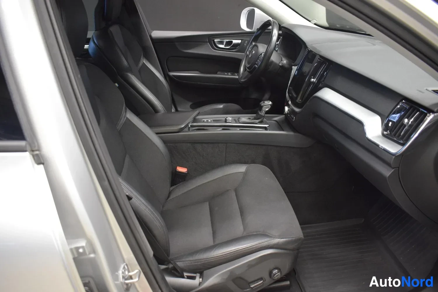 Harmaa Volvo XC60 2018, ulkokuva 10 – Raisio