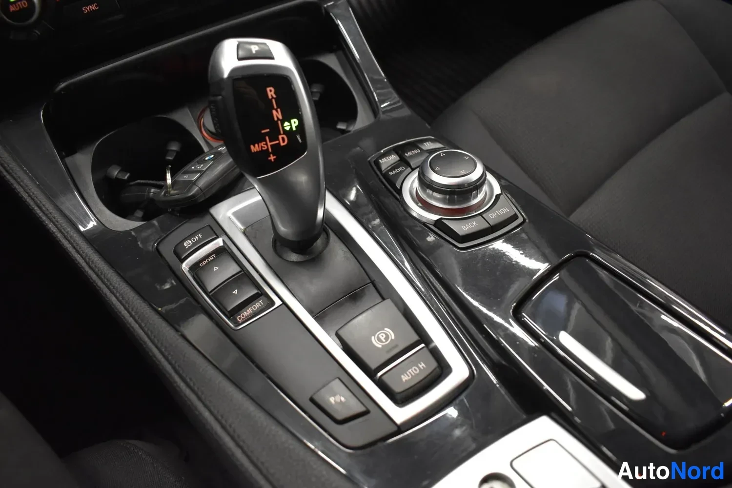Valkoinen BMW 520d 2014, ulkokuva 22 – Raisio