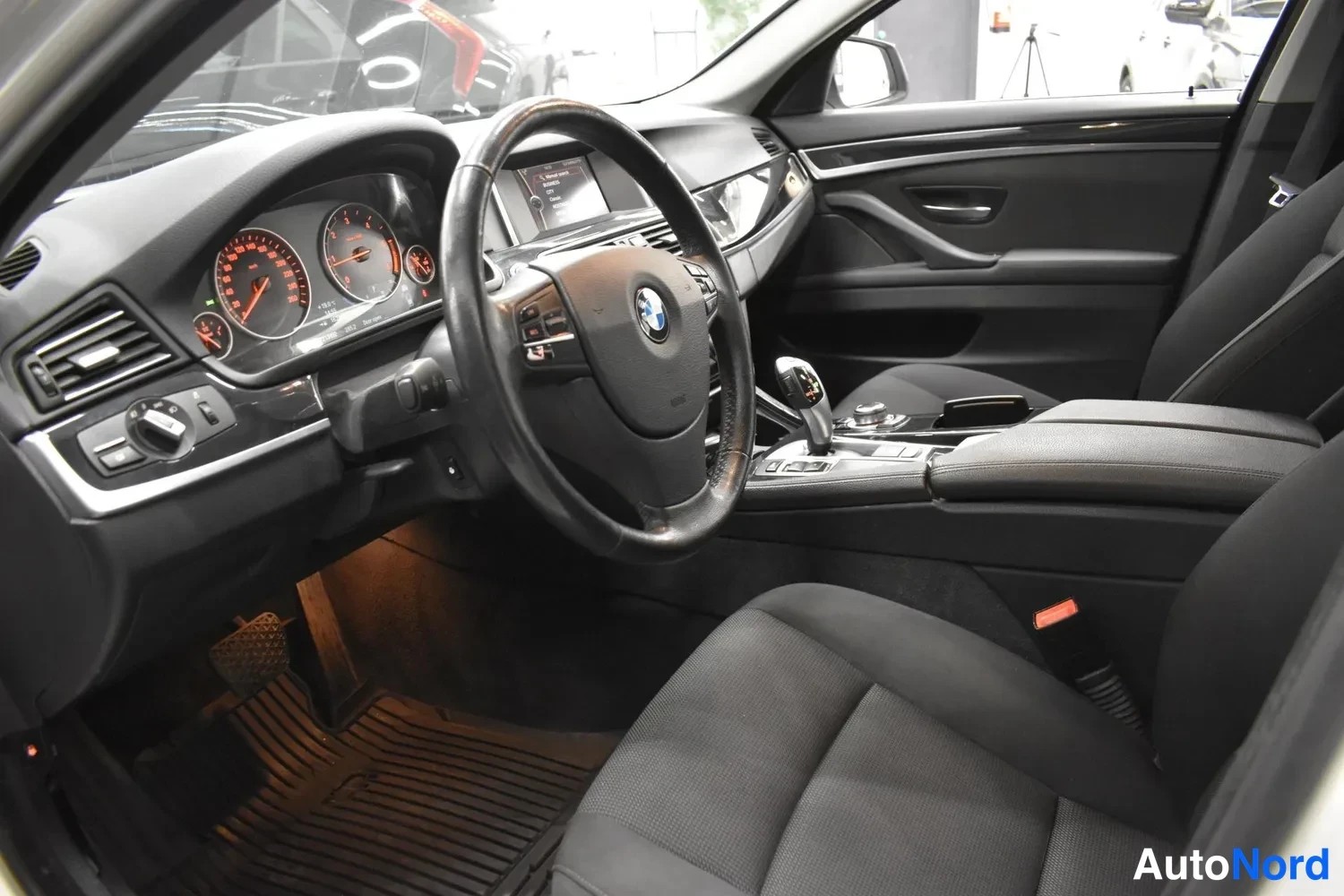 Valkoinen BMW 520d 2014, ulkokuva 7 – Raisio