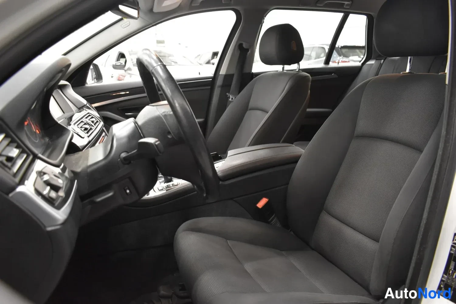 Valkoinen BMW 520d 2014, ulkokuva 8 – Raisio