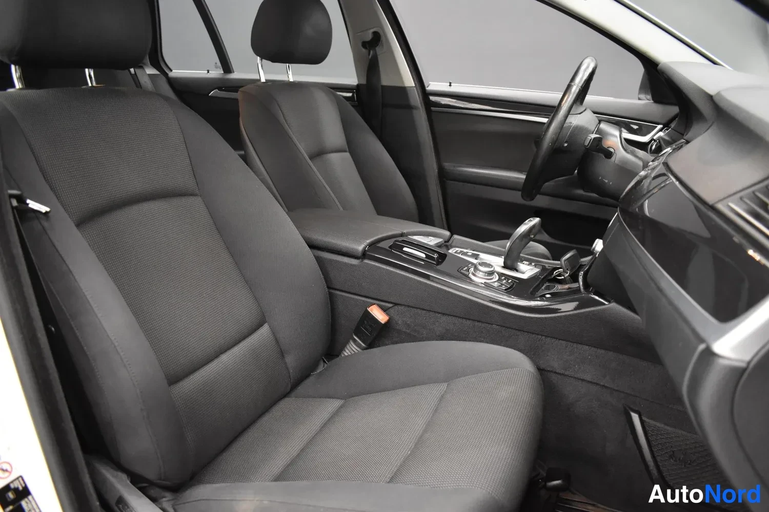 Valkoinen BMW 520d 2014, ulkokuva 10 – Raisio