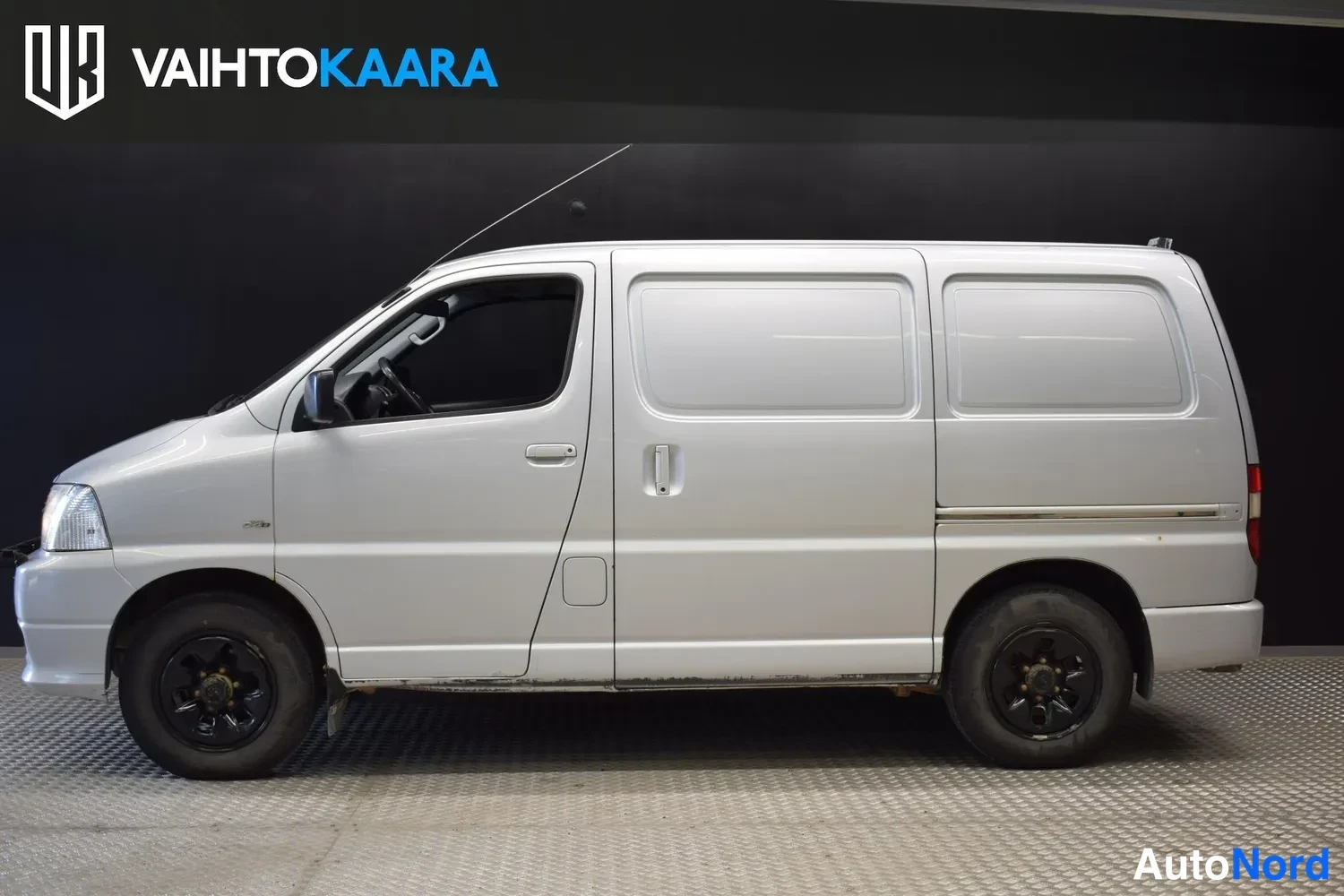 Hopea Toyota Hiace 2007, ulkokuva 2 – Raisio