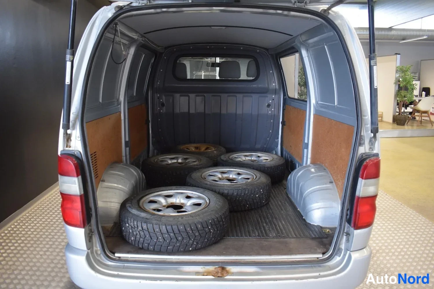 Hopea Toyota Hiace 2007, ulkokuva 17 – Raisio
