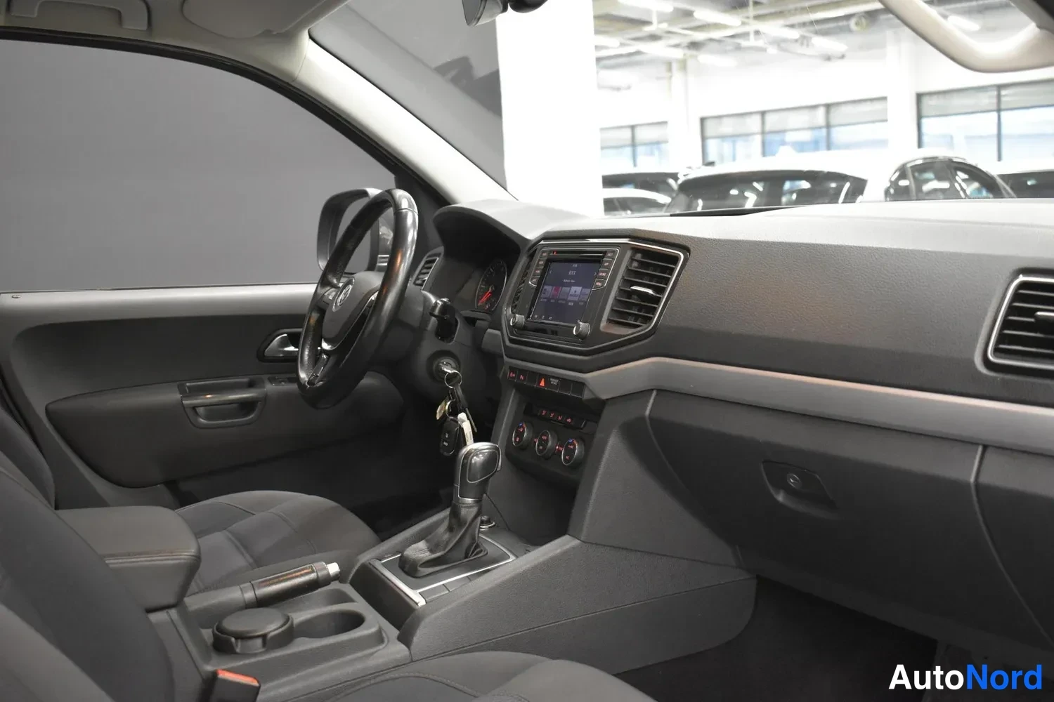 Harmaa Volkswagen Amarok 2019, ulkokuva 11 – Raisio