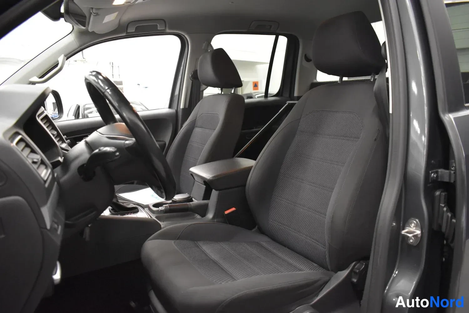 Harmaa Volkswagen Amarok 2019, ulkokuva 7 – Raisio