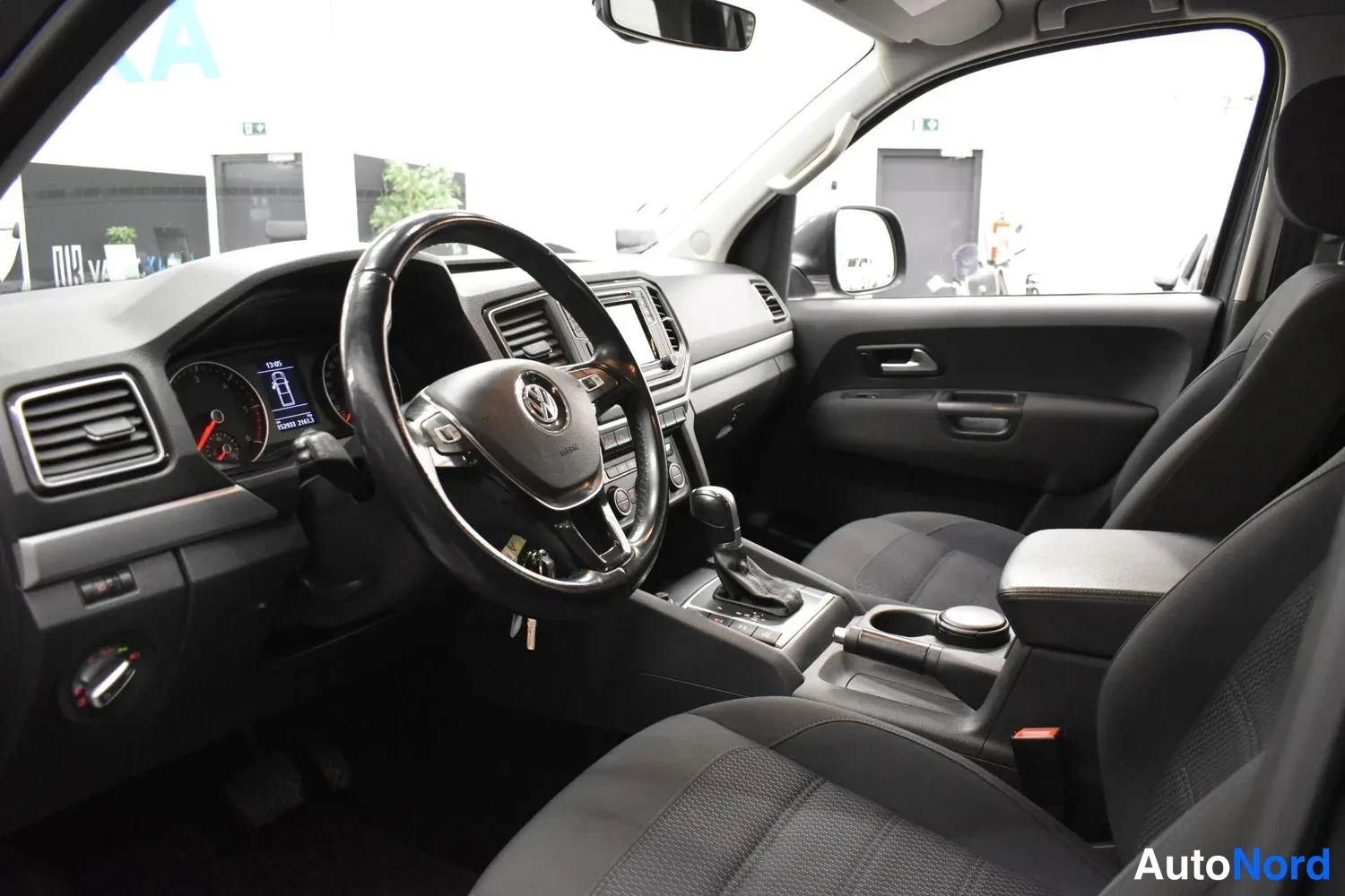 Harmaa Volkswagen Amarok 2019, ulkokuva 8 – Raisio