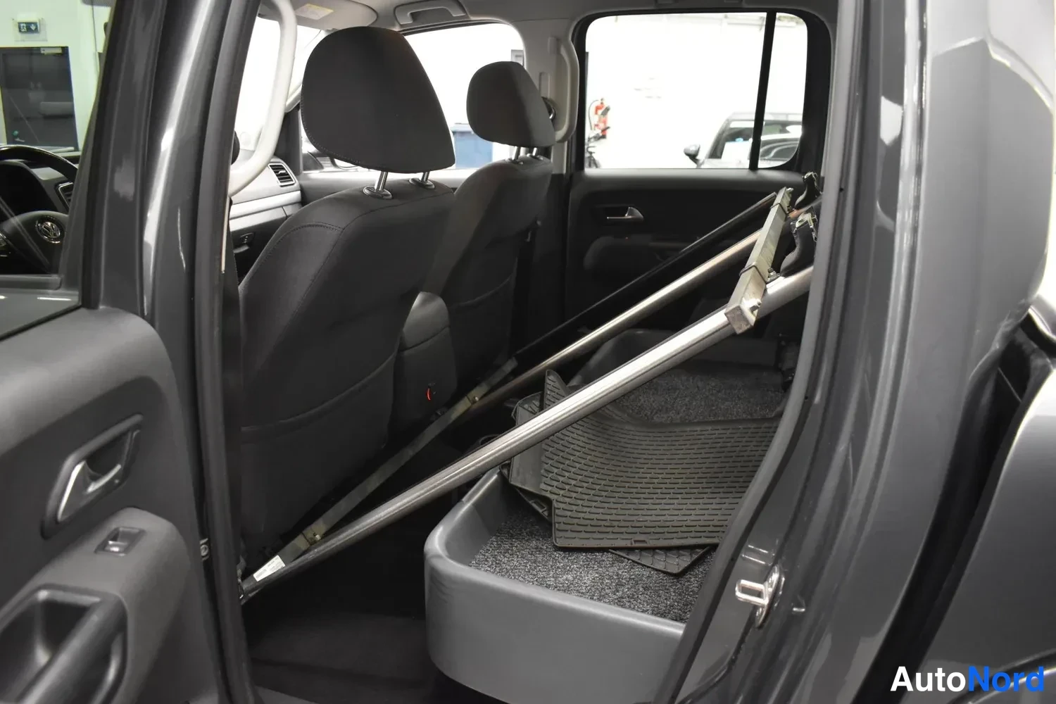 Harmaa Volkswagen Amarok 2019, ulkokuva 9 – Raisio