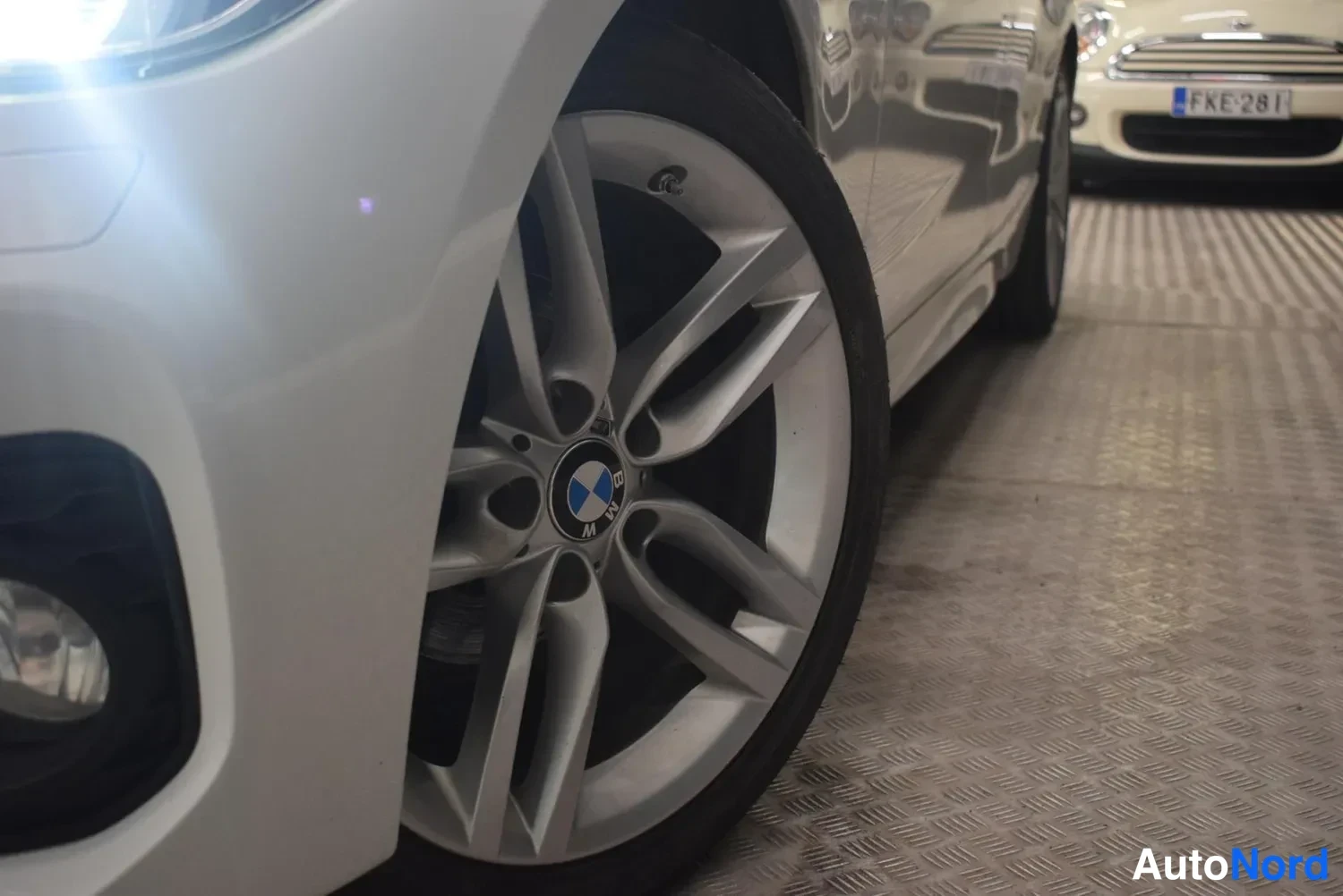 Valkoinen BMW 116d 2016, ulkokuva 23 – Raisio