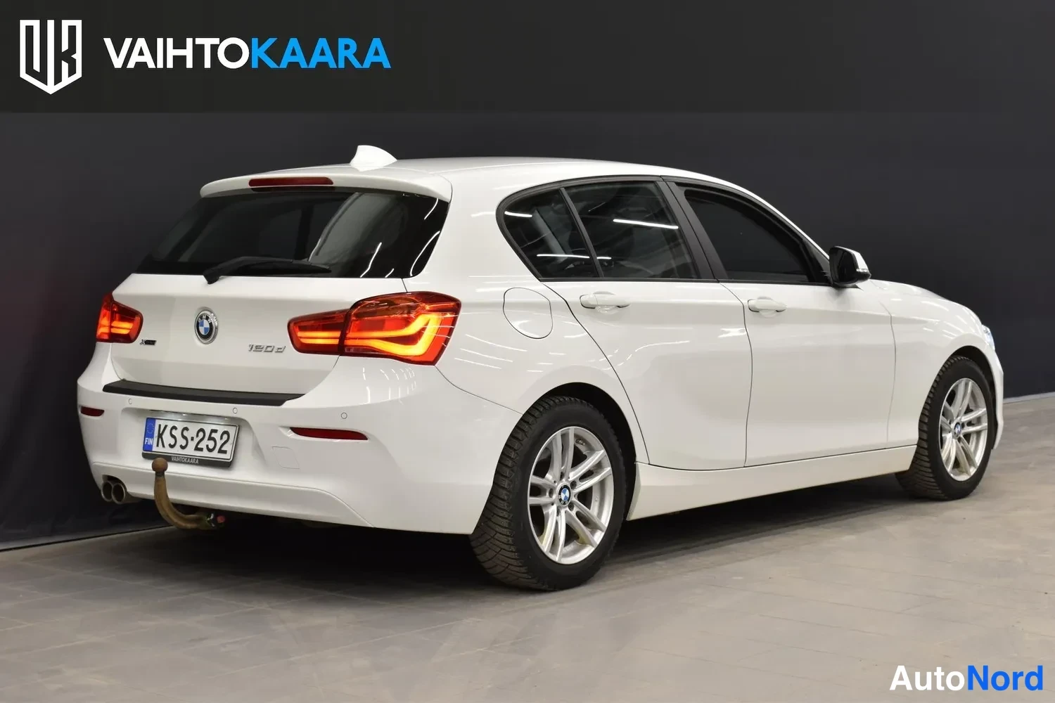 Valkoinen BMW 120d xDrive 2017, ulkokuva 4 – Raisio