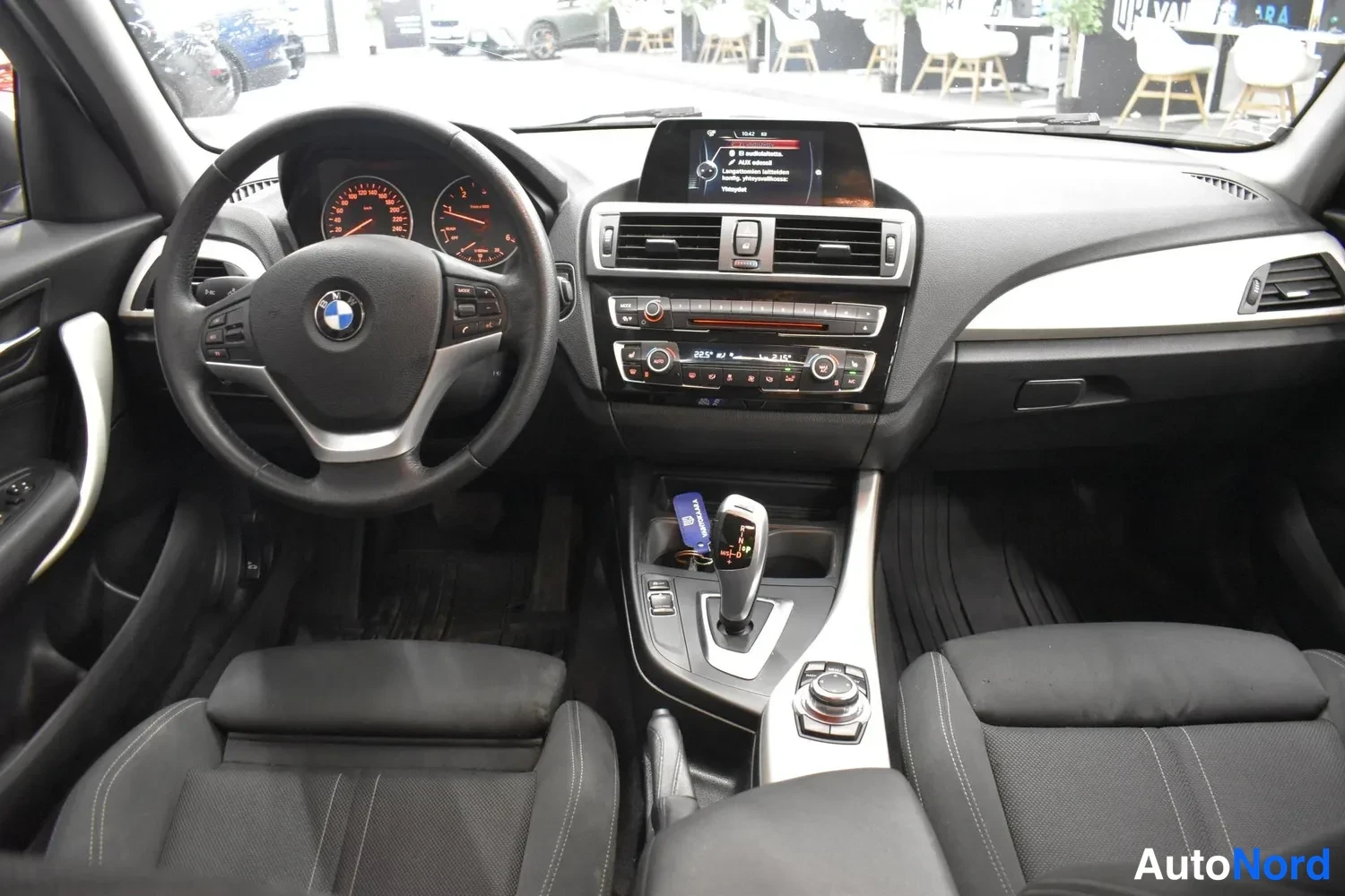 Valkoinen BMW 120d xDrive 2017, ulkokuva 10 – Raisio
