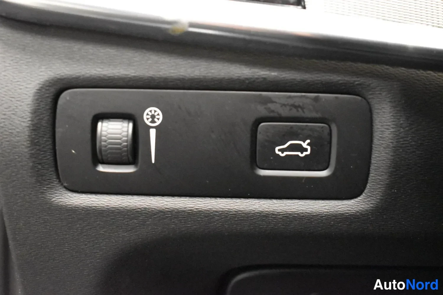 Sininen Volvo S90 2017, ulkokuva 15 – Raisio