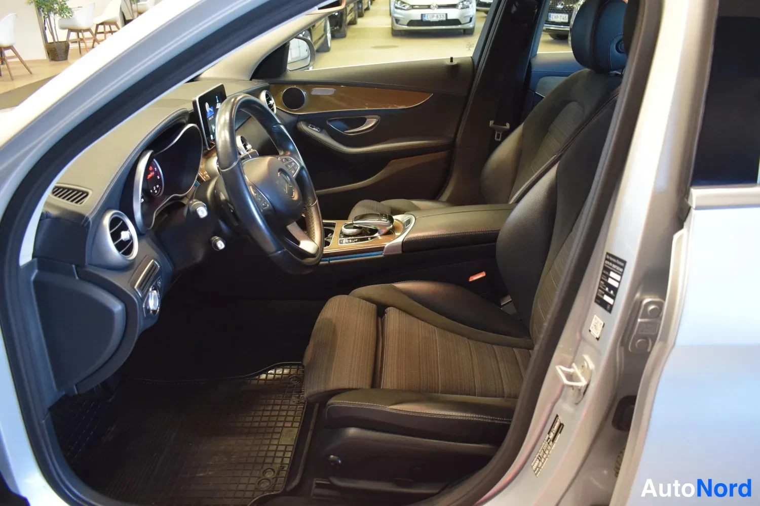 Hopea Mercedes-Benz C 180 2015, ulkokuva 7 – Raisio