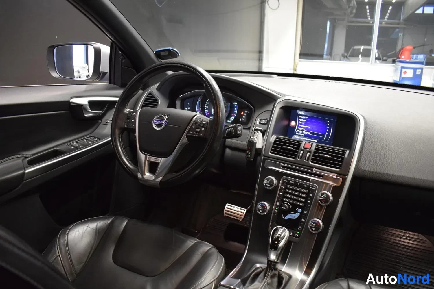 Valkoinen Volvo XC60 2017, ulkokuva 11 – Raisio