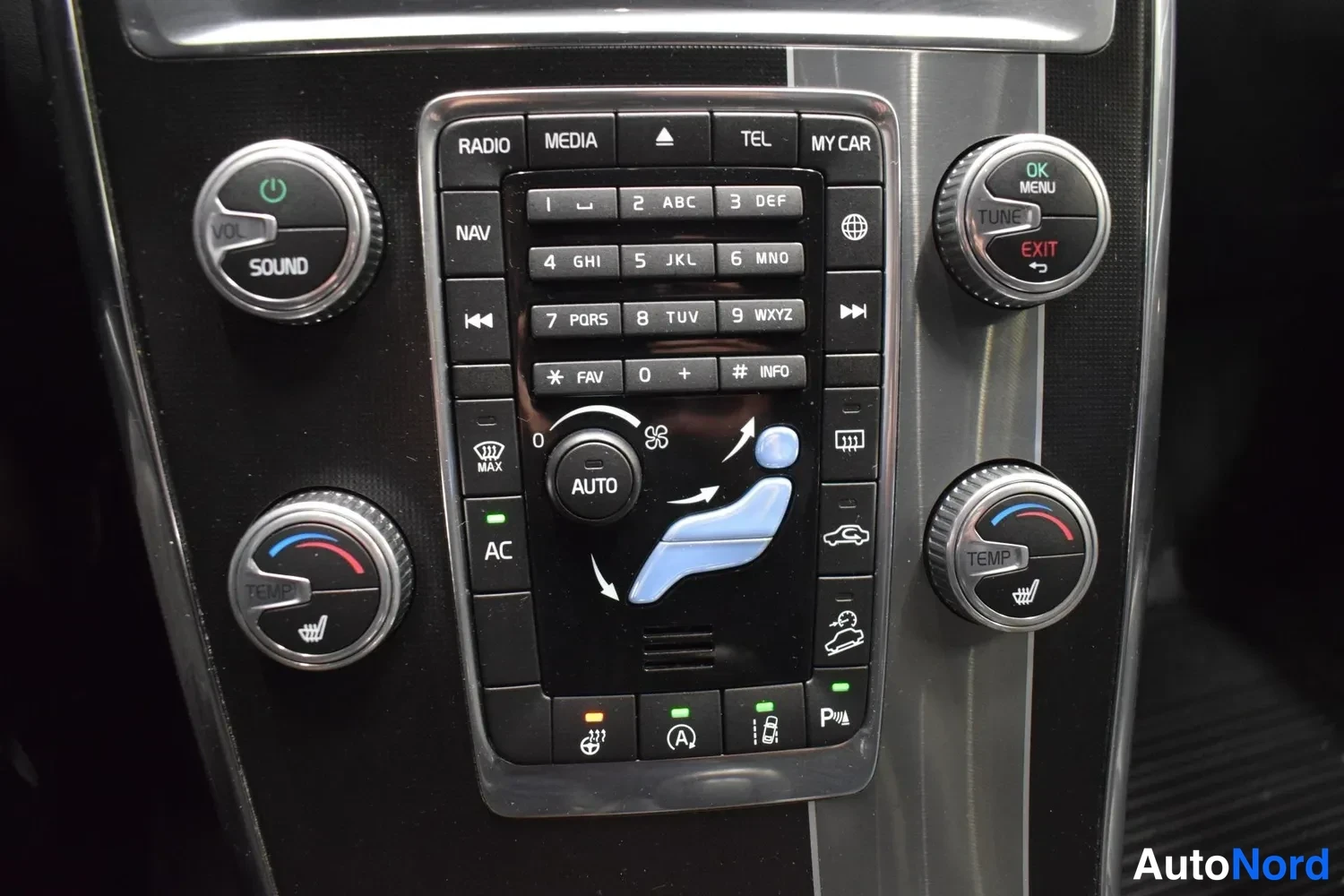 Valkoinen Volvo XC60 2017, ulkokuva 12 – Raisio