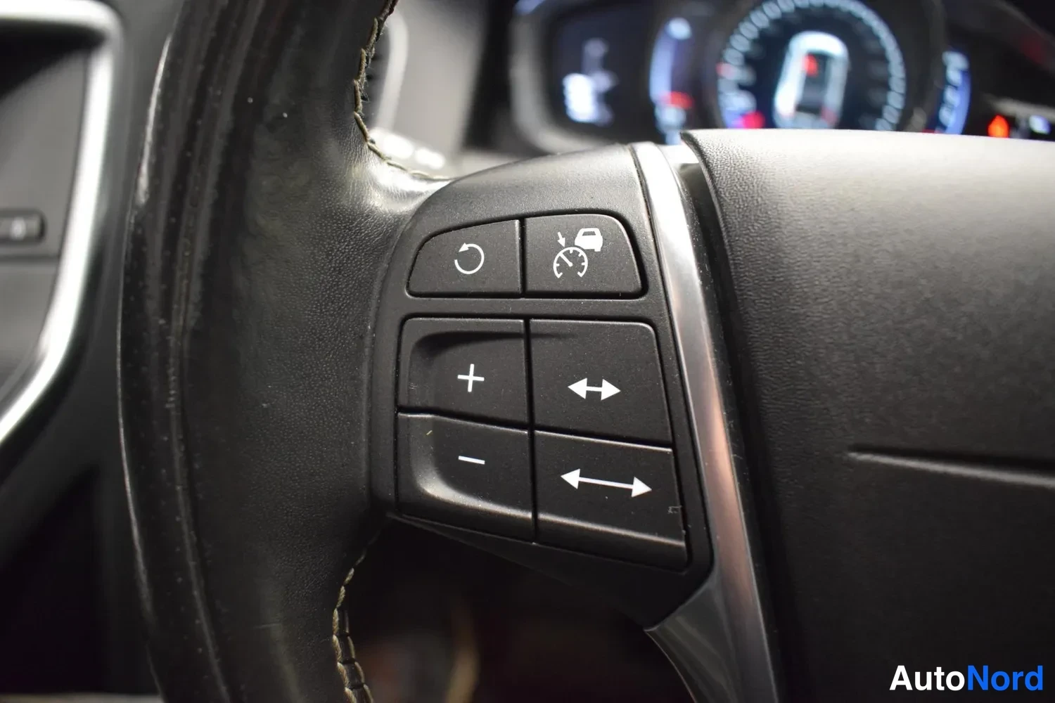 Valkoinen Volvo XC60 2017, ulkokuva 20 – Raisio