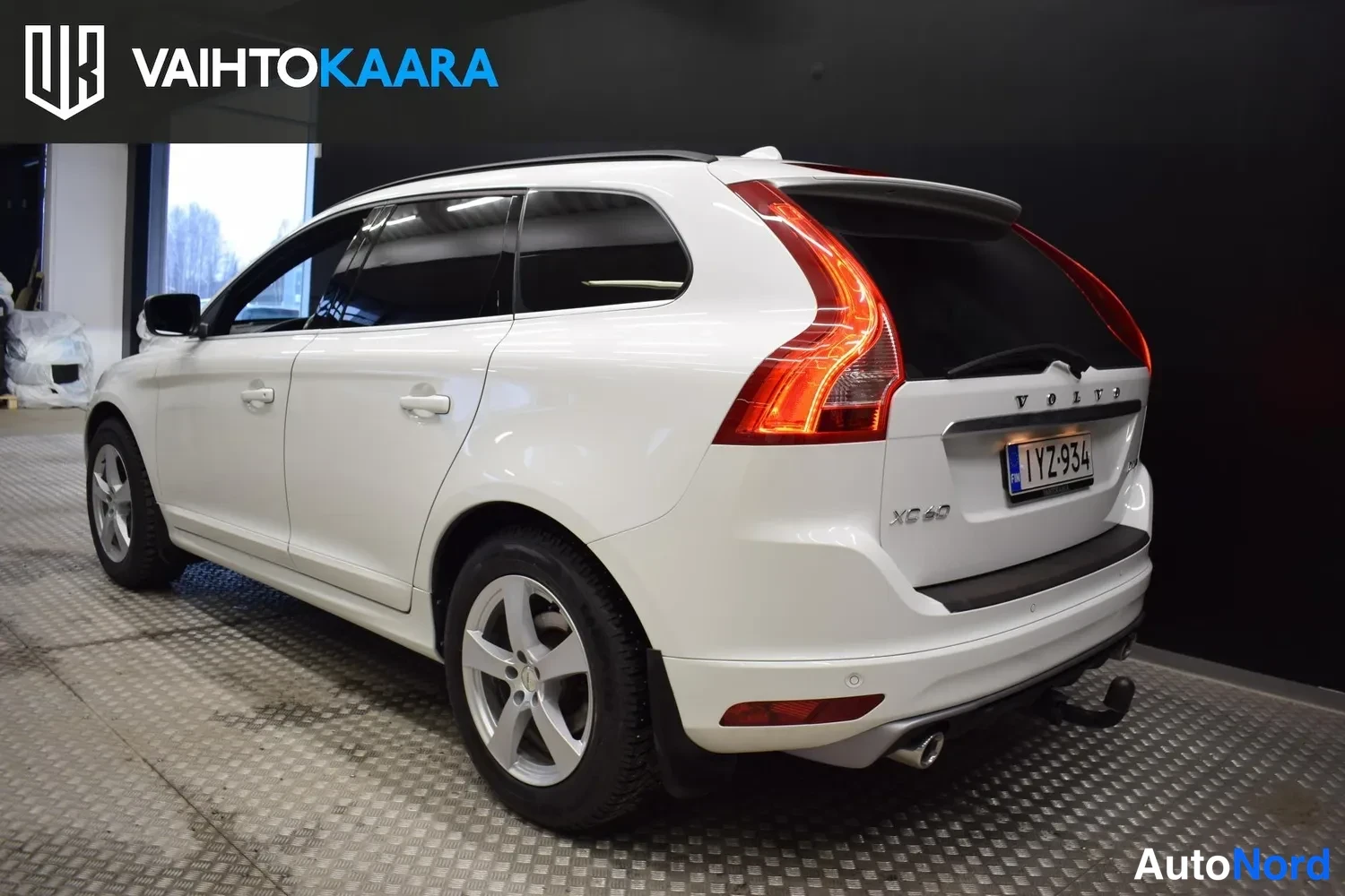 Valkoinen Volvo XC60 2017, ulkokuva 3 – Raisio