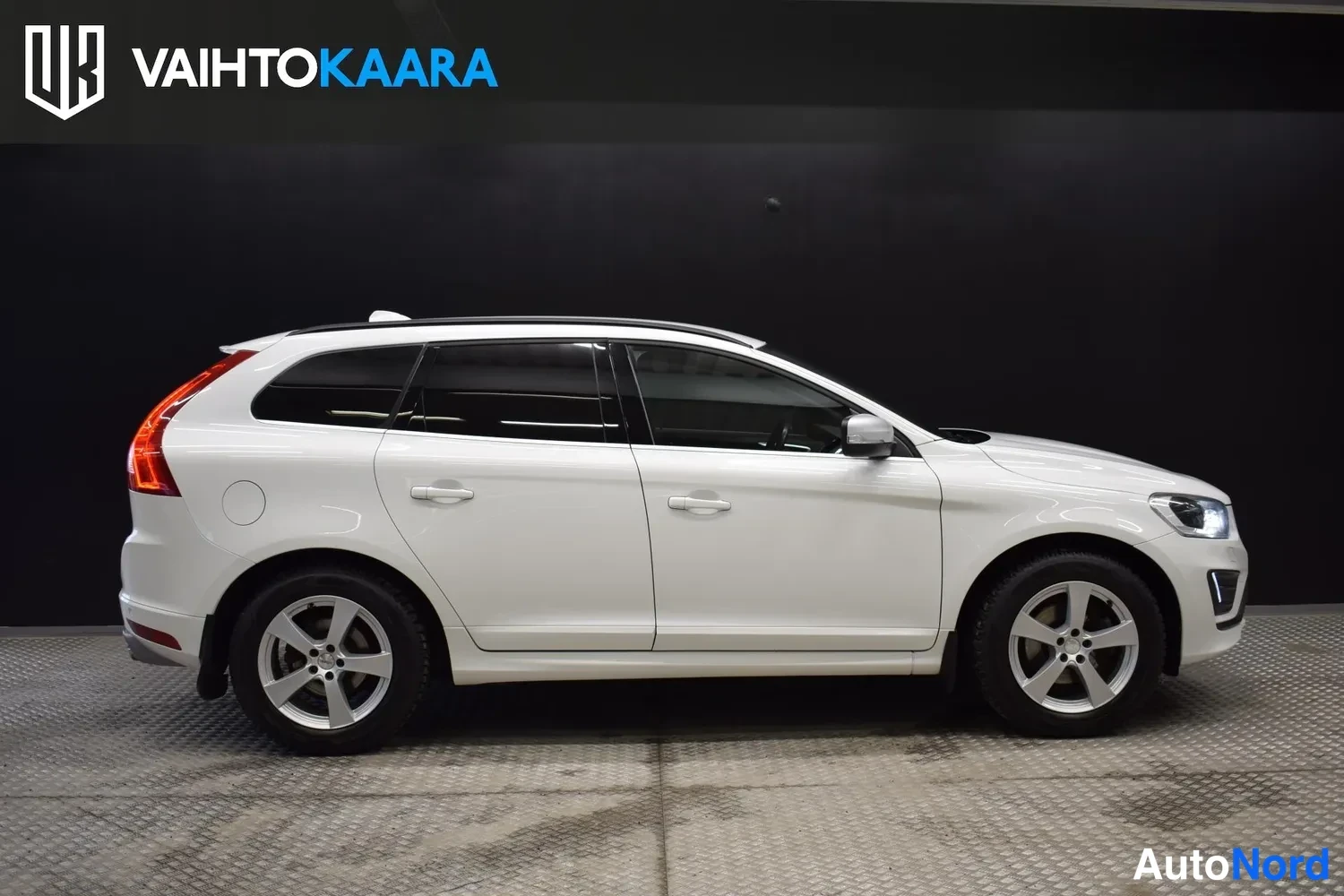 Valkoinen Volvo XC60 2017, ulkokuva 5 – Raisio