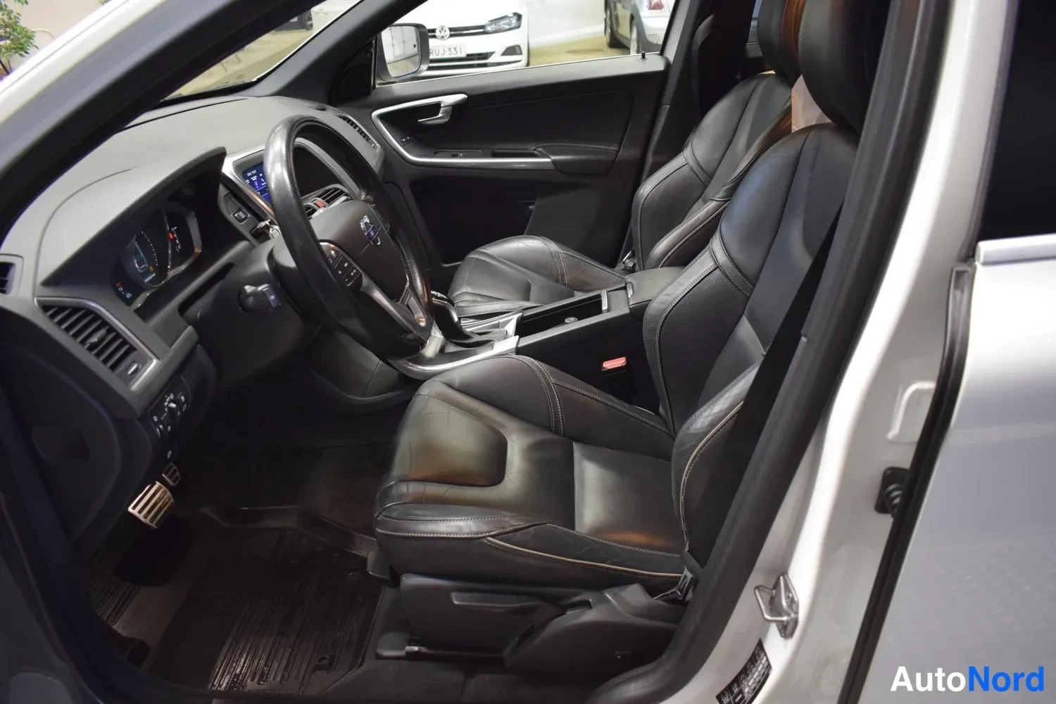 Valkoinen Volvo XC60 2017, ulkokuva 7 – Raisio