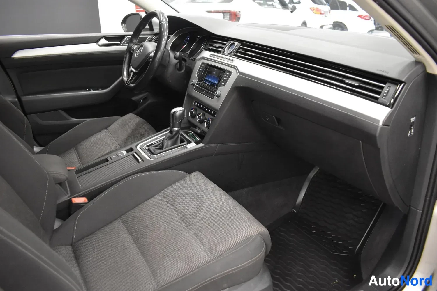 Harmaa Volkswagen Passat Variant 2017, ulkokuva 11 – Raisio