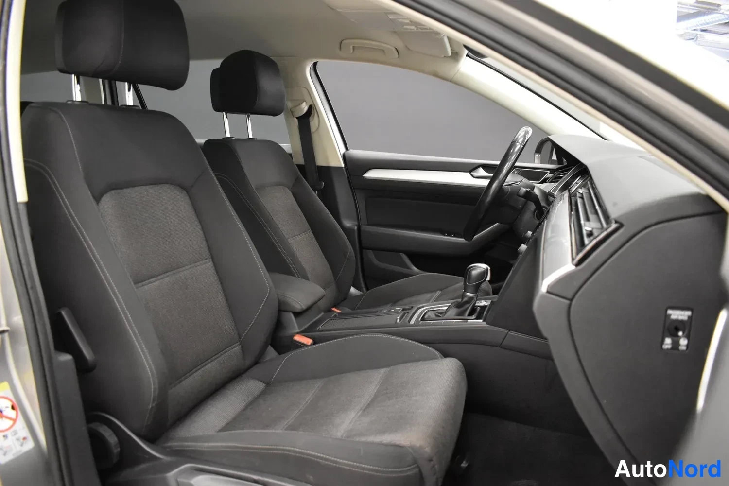 Harmaa Volkswagen Passat Variant 2017, ulkokuva 12 – Raisio