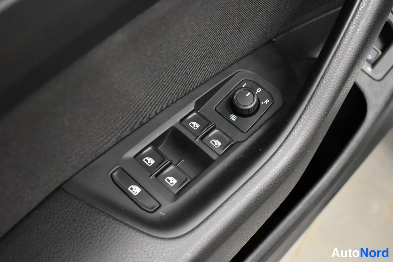 Harmaa Volkswagen Passat Variant 2017, ulkokuva 13 – Raisio