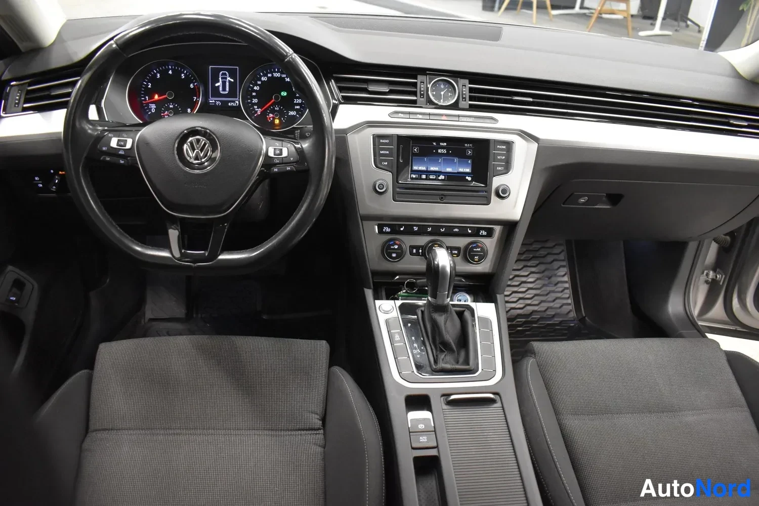 Harmaa Volkswagen Passat Variant 2017, ulkokuva 8 – Raisio