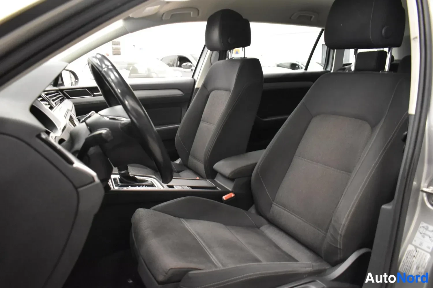 Harmaa Volkswagen Passat Variant 2017, ulkokuva 9 – Raisio