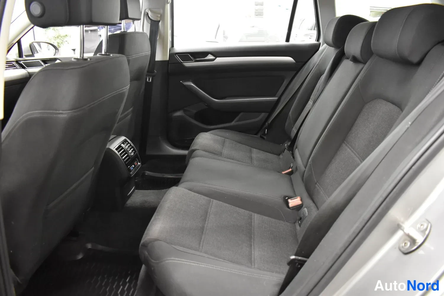 Harmaa Volkswagen Passat Variant 2017, ulkokuva 10 – Raisio