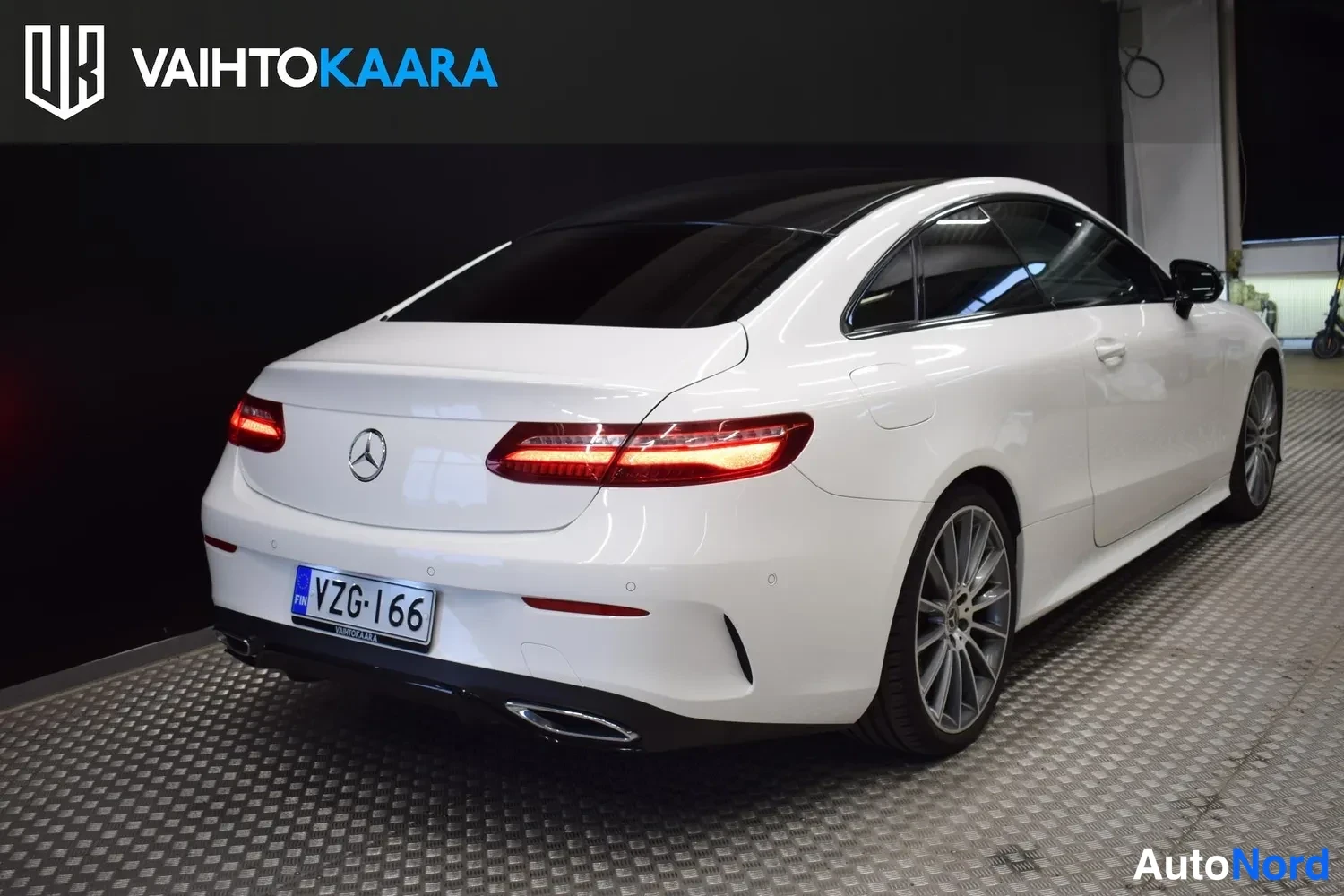 Valkoinen Mercedes-Benz E 220 d 2017, takaviisto, kuva 6