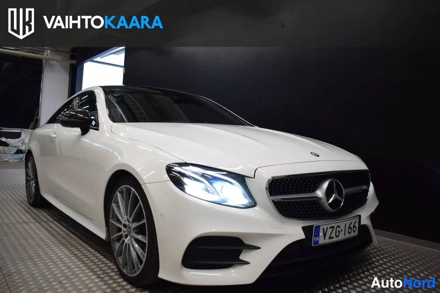 Valkoinen Mercedes-Benz E 220 d 2017, etuviisto, keula oikealle, kuva 4