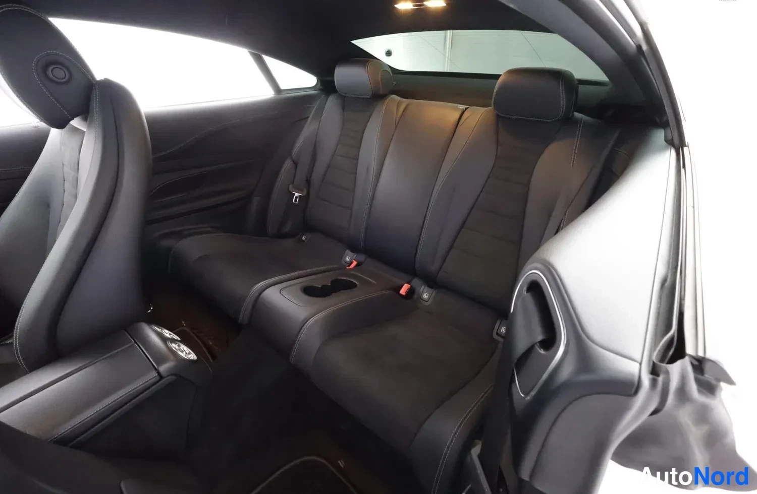 Valkoinen Mercedes-Benz E 220 d 2017, ulkokuva 5 – Raisio