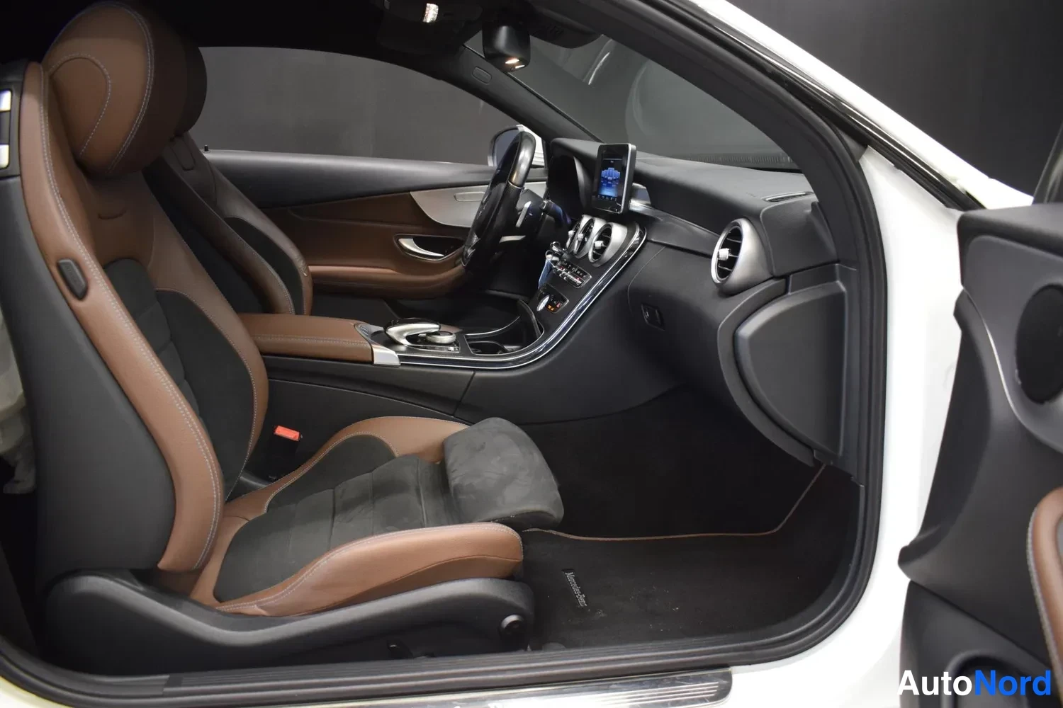 Valkoinen Mercedes-Benz C 200 2016, ulkokuva 11 – Raisio