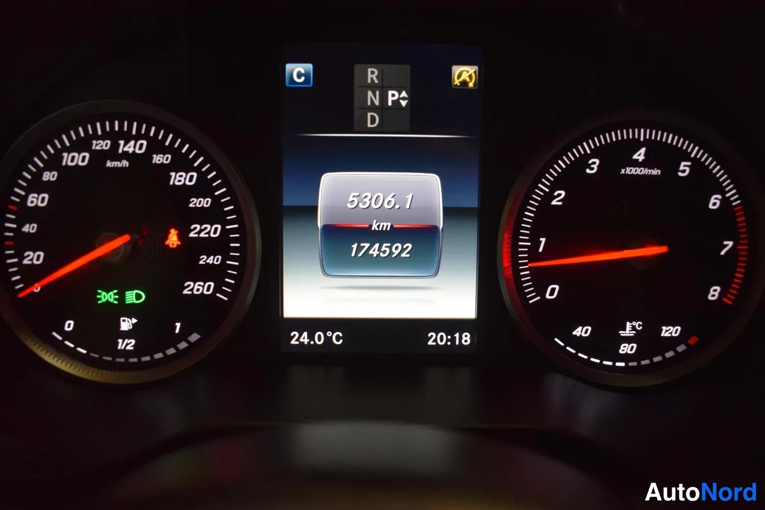 Valkoinen Mercedes-Benz C 200 2016, ulkokuva 12 – Raisio