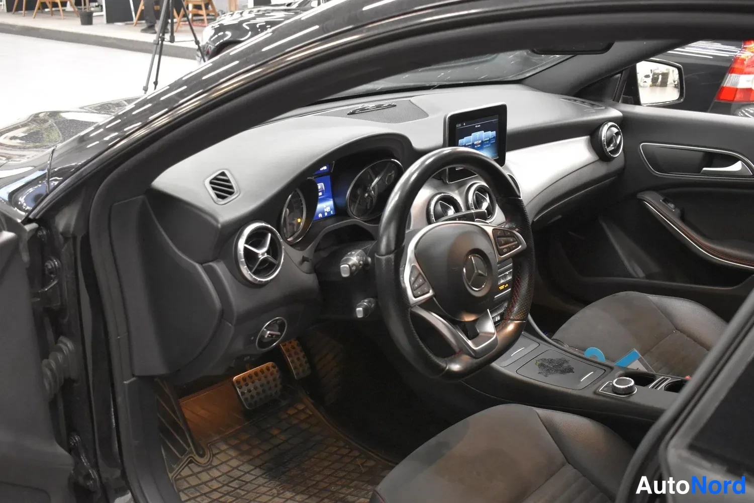 Musta Mercedes-Benz CLA 220 CDI 2015, ulkokuva 5 – Raisio