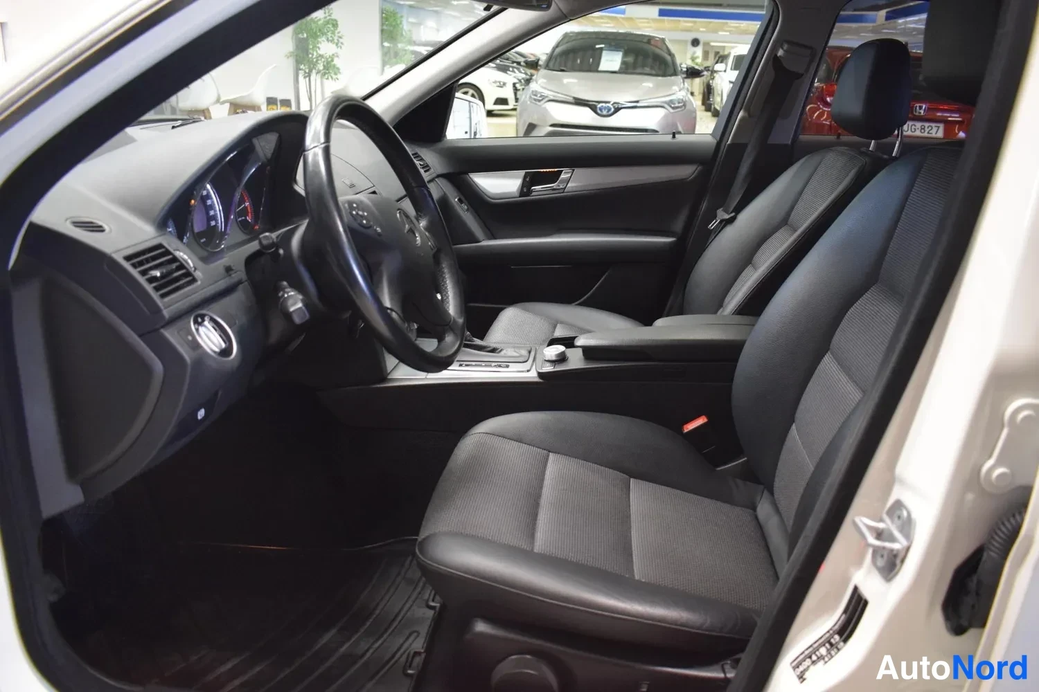 Valkoinen Mercedes-Benz C 200 CDI 2011, ulkokuva 7 – Raisio