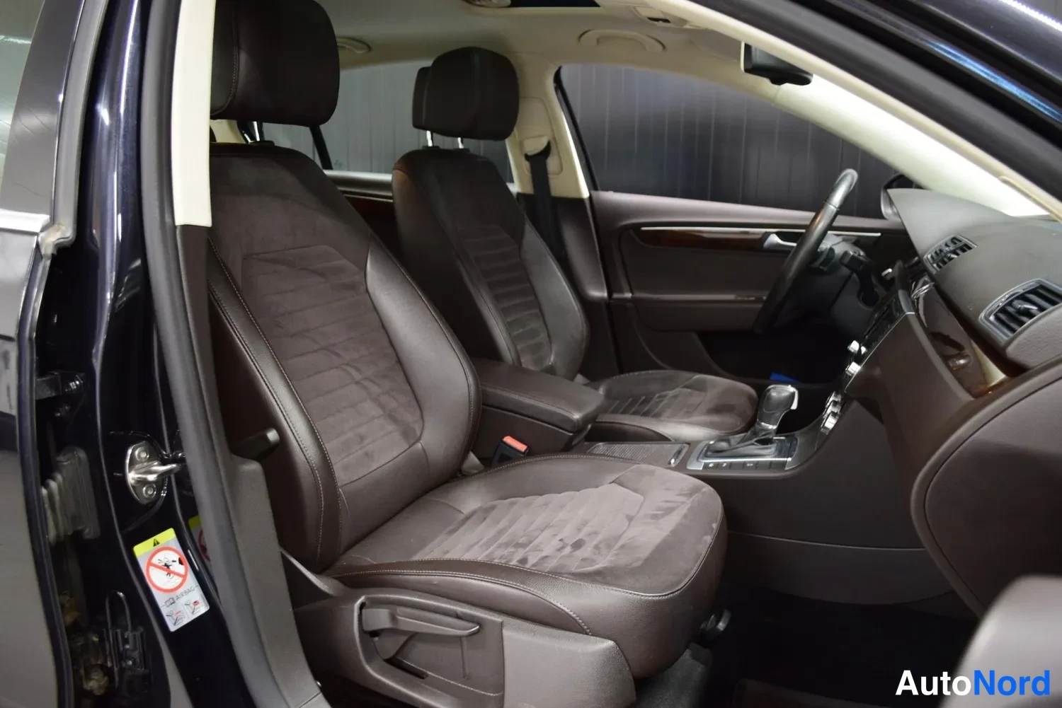 Musta Volkswagen Passat 2014, ulkokuva 12 – Raisio