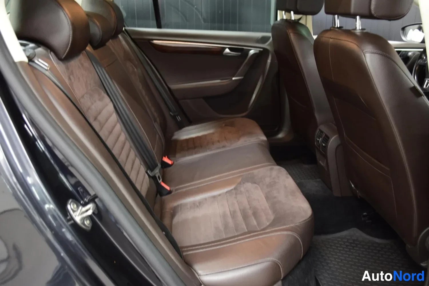 Musta Volkswagen Passat 2014, ulkokuva 13 – Raisio
