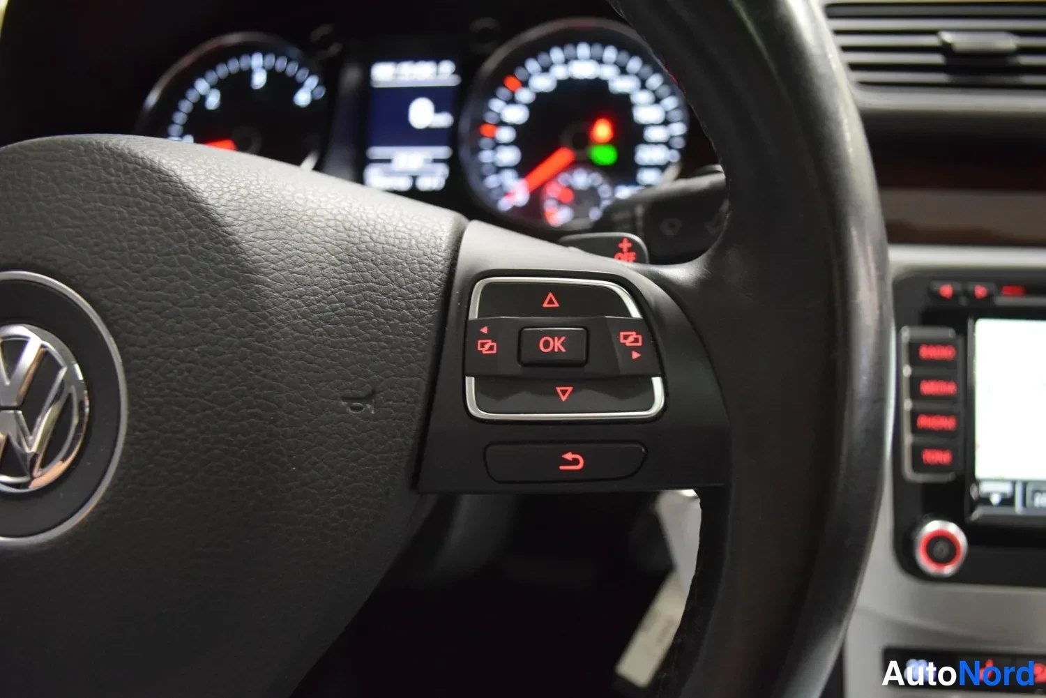 Musta Volkswagen Passat 2014, ulkokuva 18 – Raisio