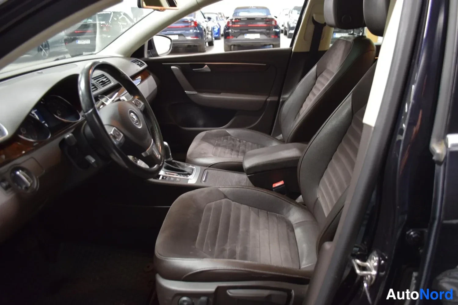Musta Volkswagen Passat 2014, ulkokuva 7 – Raisio