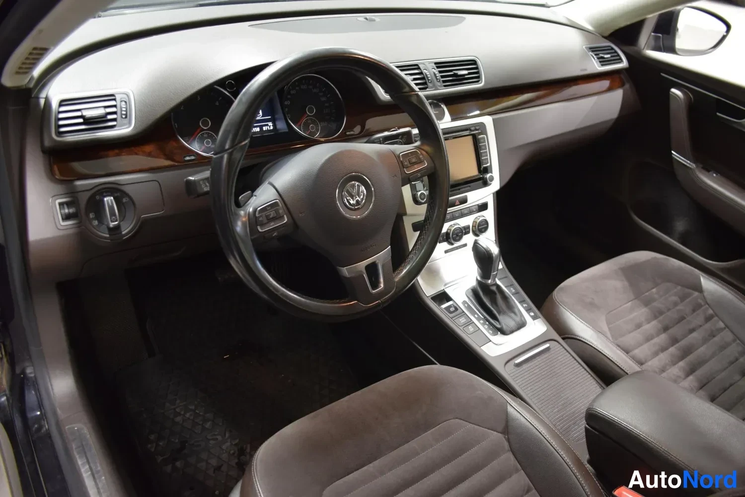 Musta Volkswagen Passat 2014, ulkokuva 8 – Raisio